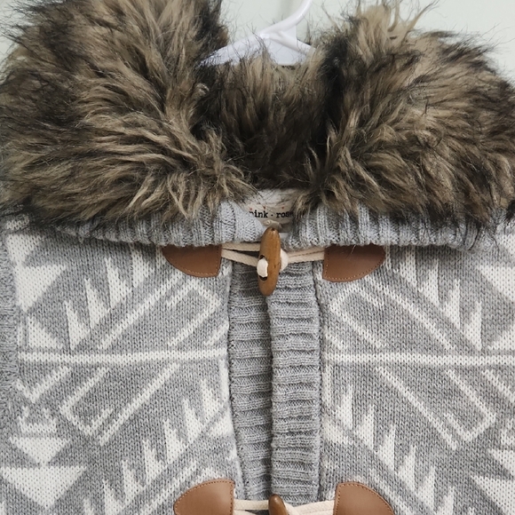 Pink Rose Gray Patterned Vest with Faux Fur Collar - Picture 2 of 3